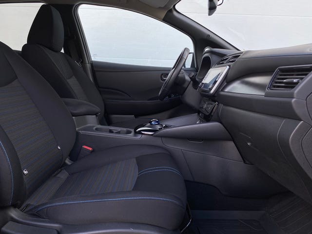 2020 NISSAN LEAF - 30
