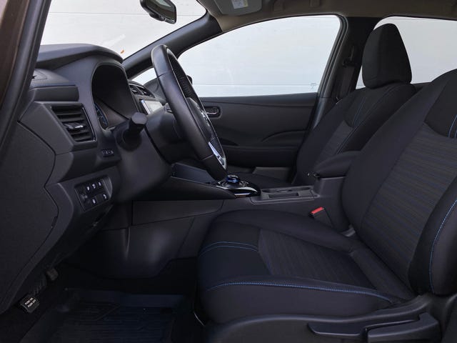 2020 NISSAN LEAF - 25