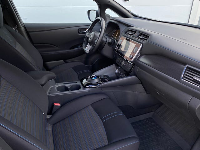 2020 NISSAN LEAF - 28
