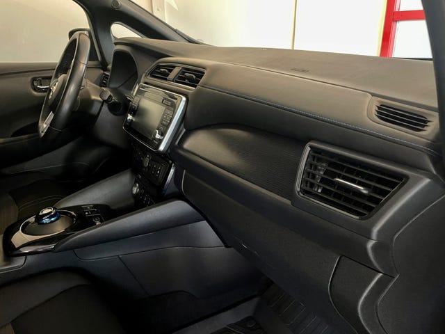 2018 NISSAN LEAF - 19