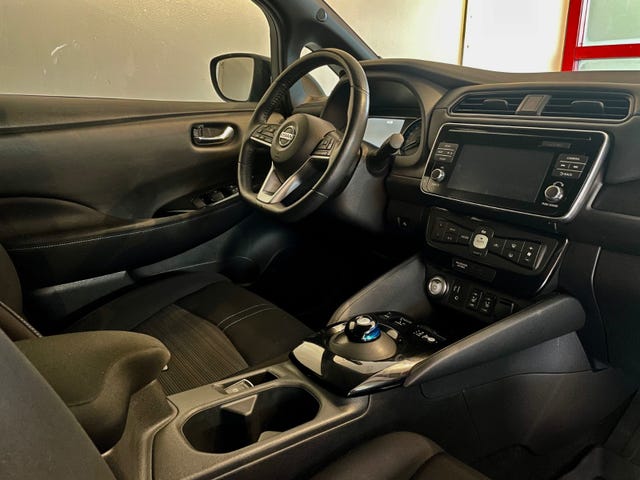 2018 NISSAN LEAF - 16