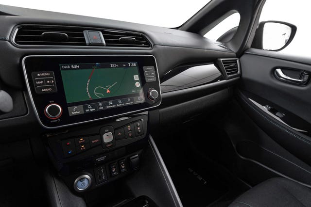2022 NISSAN LEAF - 11