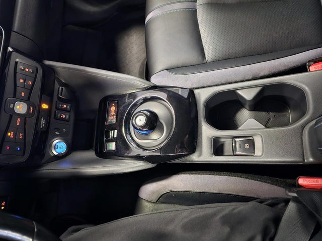 2019 NISSAN LEAF - 19