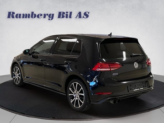 WVWZZZAUZJW800361 2018 VOLKSWAGEN GOLF-2