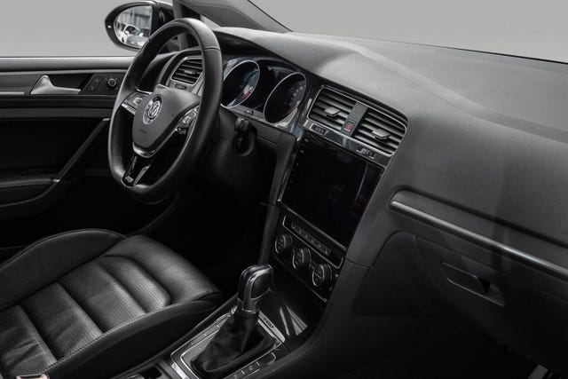 2018 VOLKSWAGEN GOLF - 24