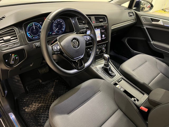 2018 VOLKSWAGEN GOLF - 28