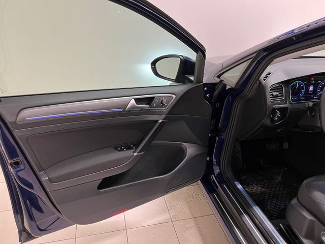 2018 VOLKSWAGEN GOLF - 26
