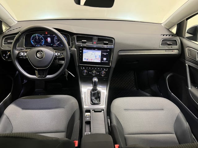 2018 VOLKSWAGEN GOLF - 30