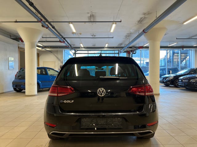 WVWZZZAUZJW902439 2018 VOLKSWAGEN GOLF-3