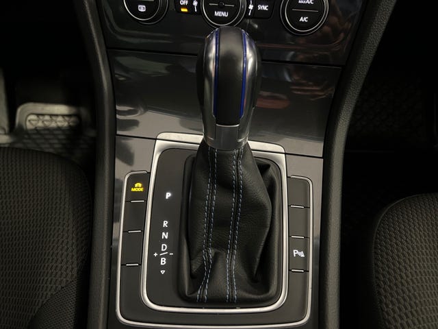 2018 VOLKSWAGEN GOLF - 34