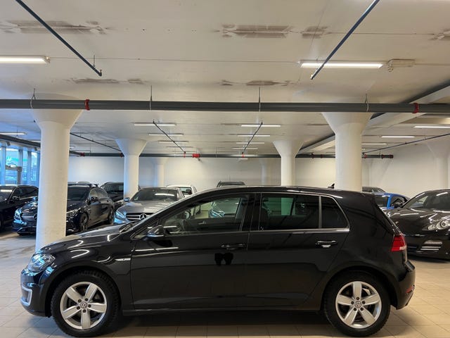 WVWZZZAUZJW902439 2018 VOLKSWAGEN GOLF-1