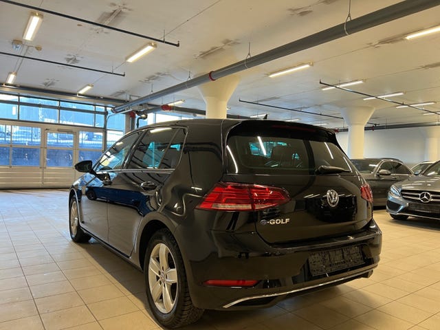 WVWZZZAUZJW902439 2018 VOLKSWAGEN GOLF-2
