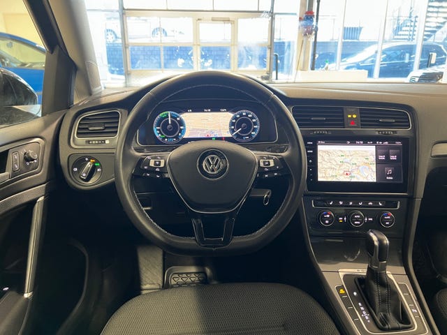 2018 VOLKSWAGEN GOLF - 18