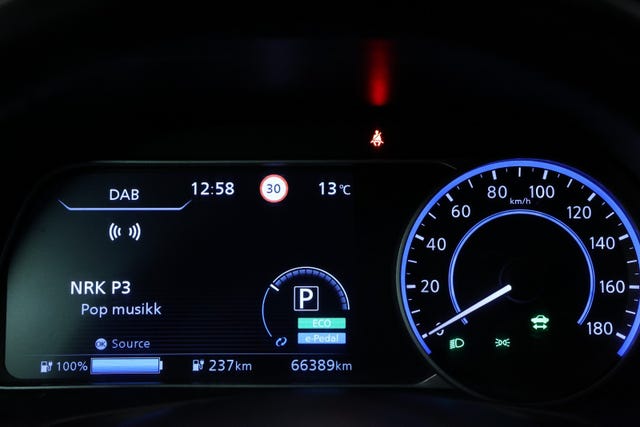 2018 NISSAN LEAF - 16