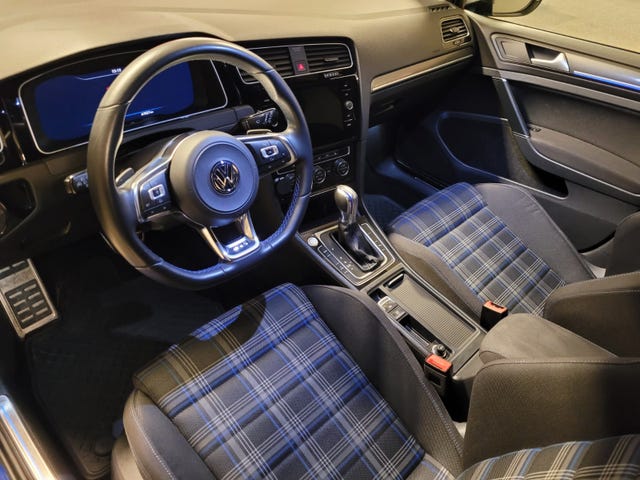 2018 VOLKSWAGEN GOLF - 24