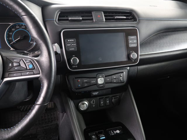 2020 NISSAN LEAF - 10