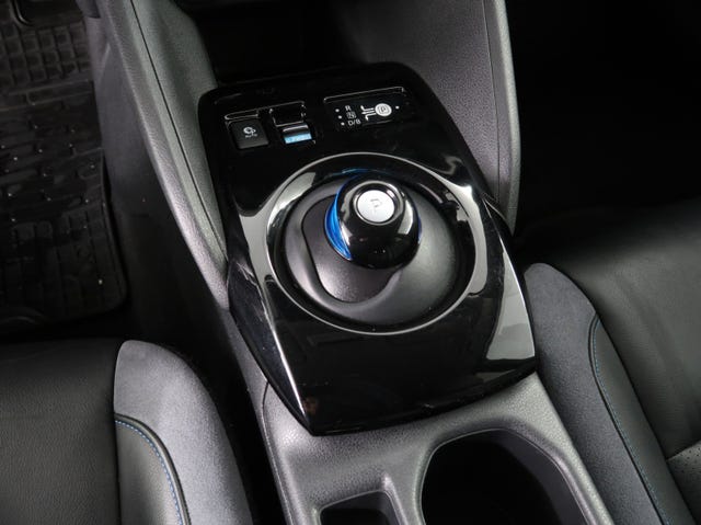 2020 NISSAN LEAF - 11