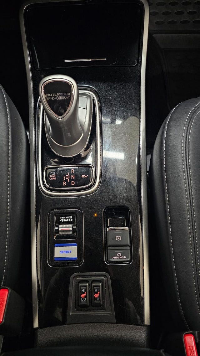 2020 MITSUBISHI OUTLANDER - 24