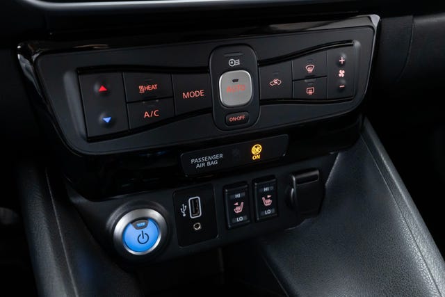 2020 NISSAN LEAF - 25