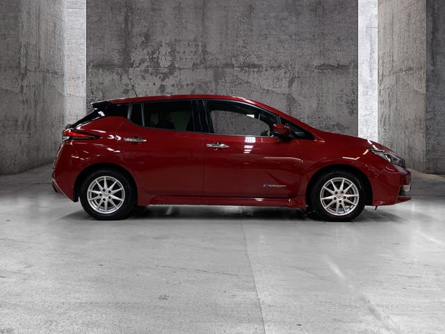 SJNFAAZE1U0018425 2018 NISSAN LEAF-2