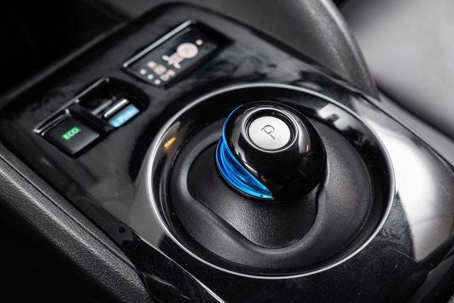2020 NISSAN LEAF - 16