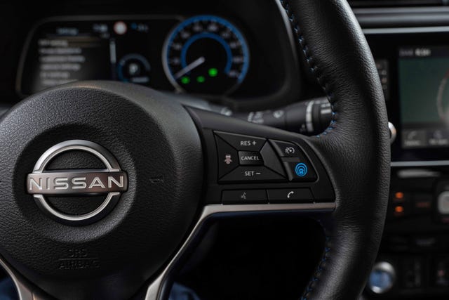 2022 NISSAN LEAF - 17