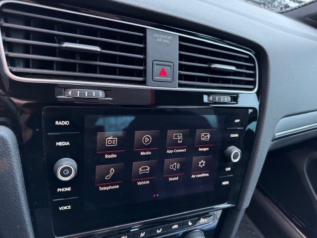 2018 VOLKSWAGEN GOLF - 23