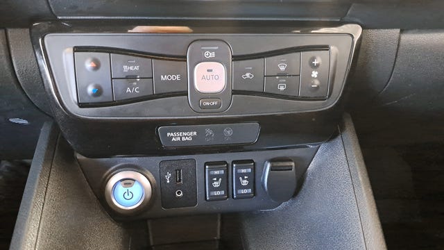 2018 NISSAN LEAF - 22
