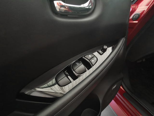 2020 NISSAN LEAF - 24