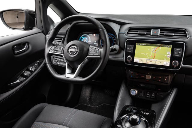 2022 NISSAN LEAF - 25