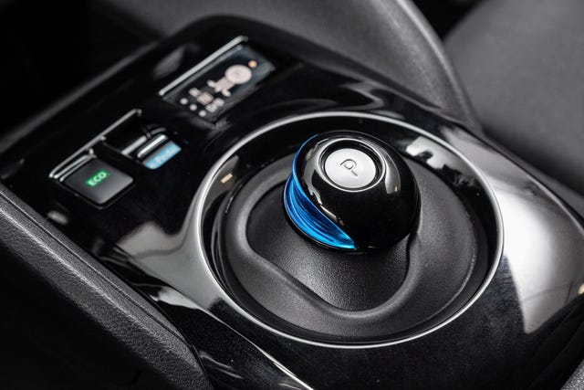 2022 NISSAN LEAF - 16