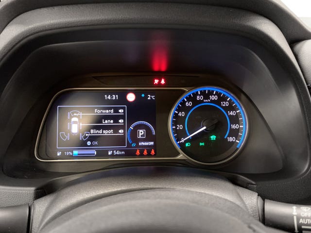 2018 NISSAN LEAF - 11