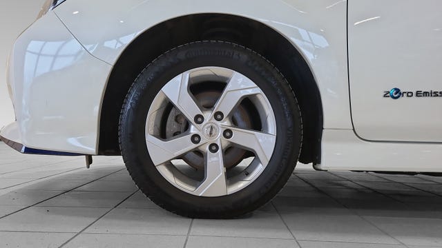 2020 NISSAN LEAF - 24