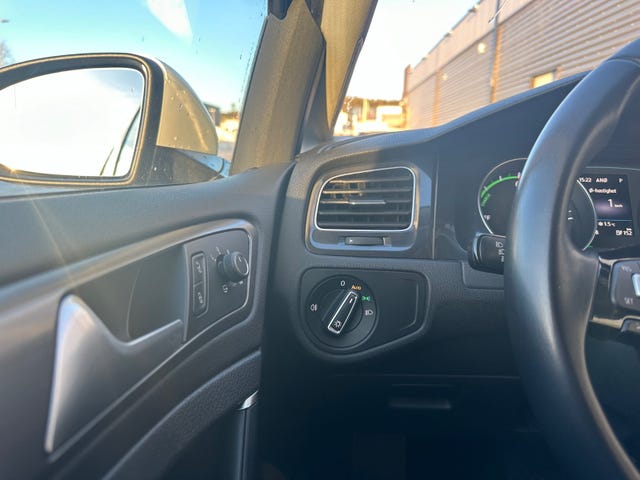 2018 VOLKSWAGEN GOLF - 24