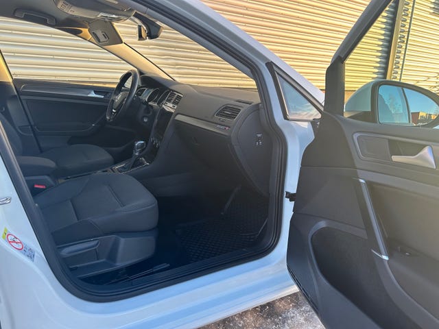 2018 VOLKSWAGEN GOLF - 30