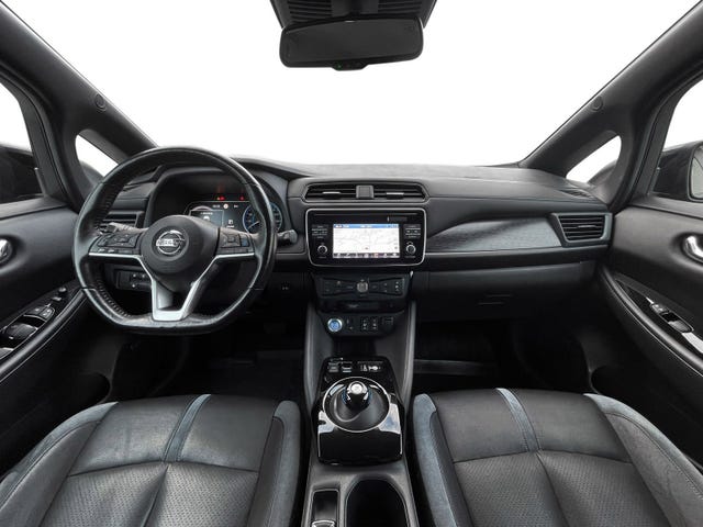 2018 NISSAN LEAF - 12