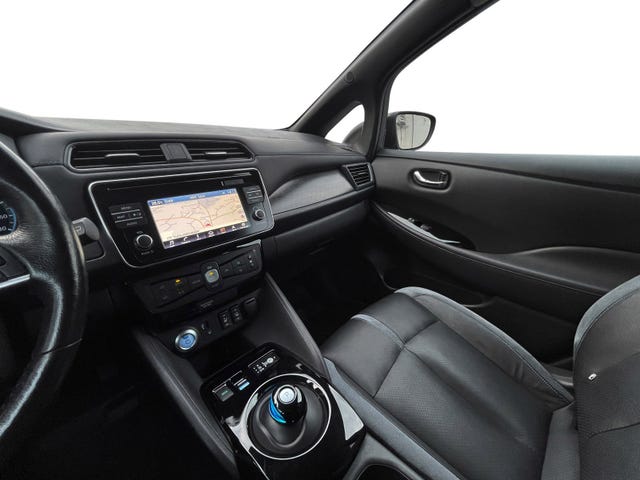 2018 NISSAN LEAF - 24