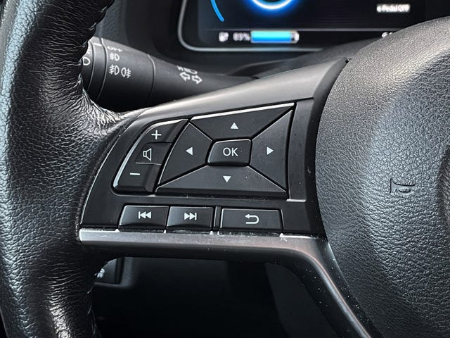 2018 NISSAN LEAF - 18