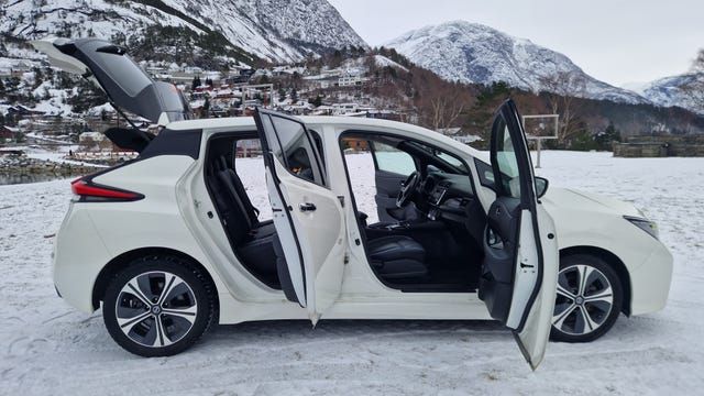 2018 NISSAN LEAF - 25