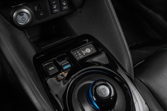 2019 NISSAN LEAF - 10