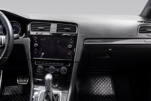 2018 VOLKSWAGEN GOLF - 24