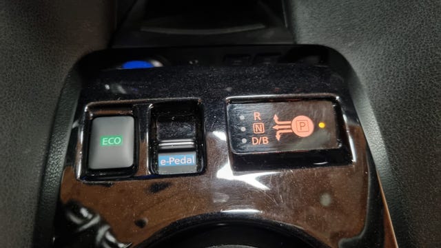 2019 NISSAN LEAF - 24