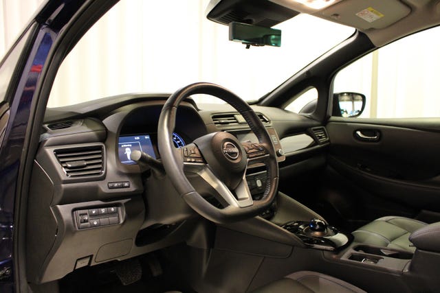 2022 NISSAN LEAF - 11