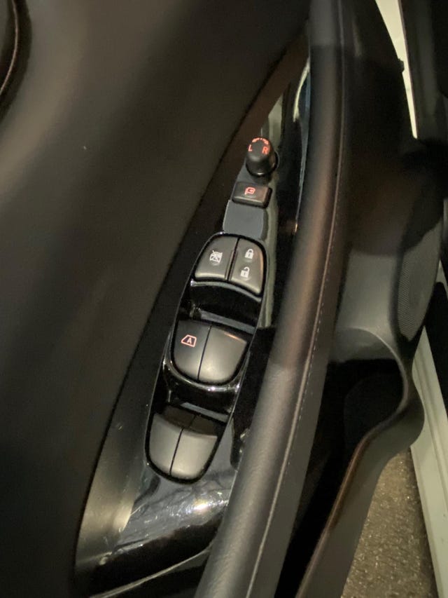2019 NISSAN LEAF - 32