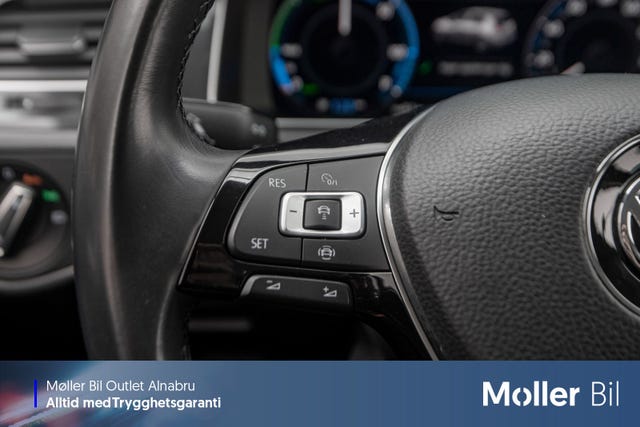 2019 VOLKSWAGEN GOLF - 19