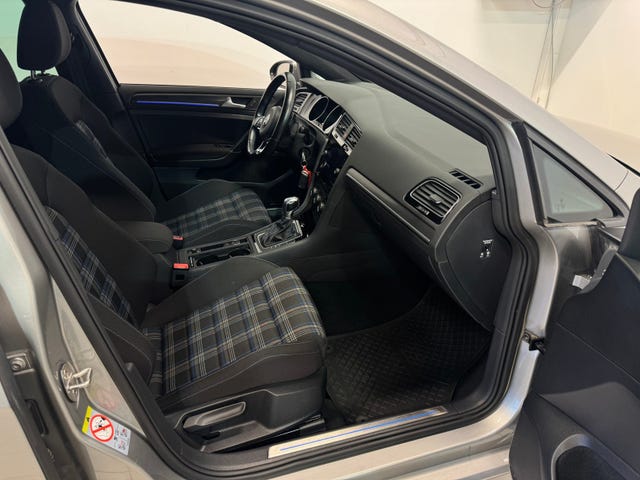 2018 VOLKSWAGEN GOLF - 18