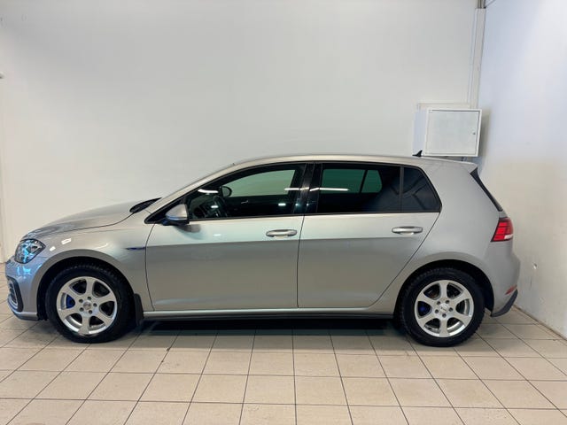 WVWZZZAUZJW800944 2018 VOLKSWAGEN GOLF-2