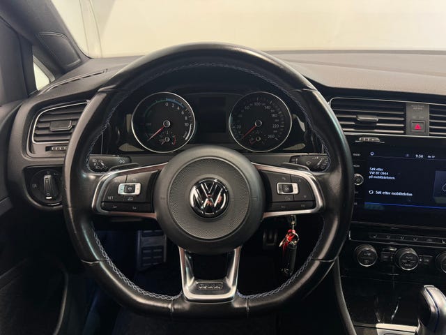 2018 VOLKSWAGEN GOLF - 10