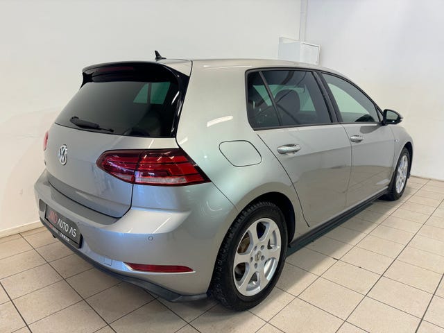 WVWZZZAUZJW800944 2018 VOLKSWAGEN GOLF-3