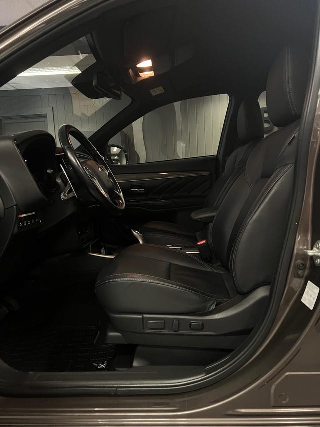 2020 MITSUBISHI OUTLANDER - 9